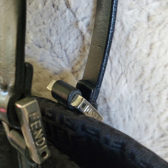 💥💥SOLD💥💥 FENDI SHOULDER BAG - Picture 3 of 8